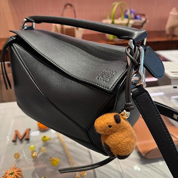 絶対欲しい！可愛い♡【ロエベ】チャーム カピバラ 偽物チャウチャウ かわいい 0010798569